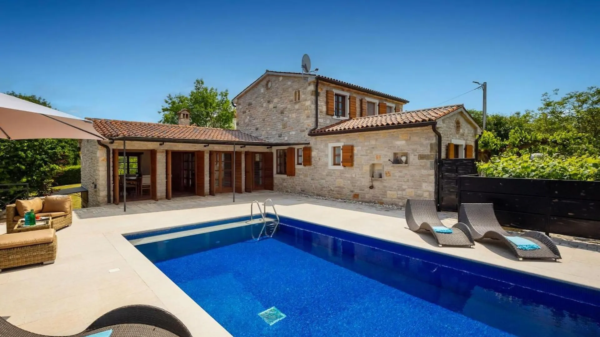 Rustic Villa Nonna Lucia With Pool In Groznjan Boskari