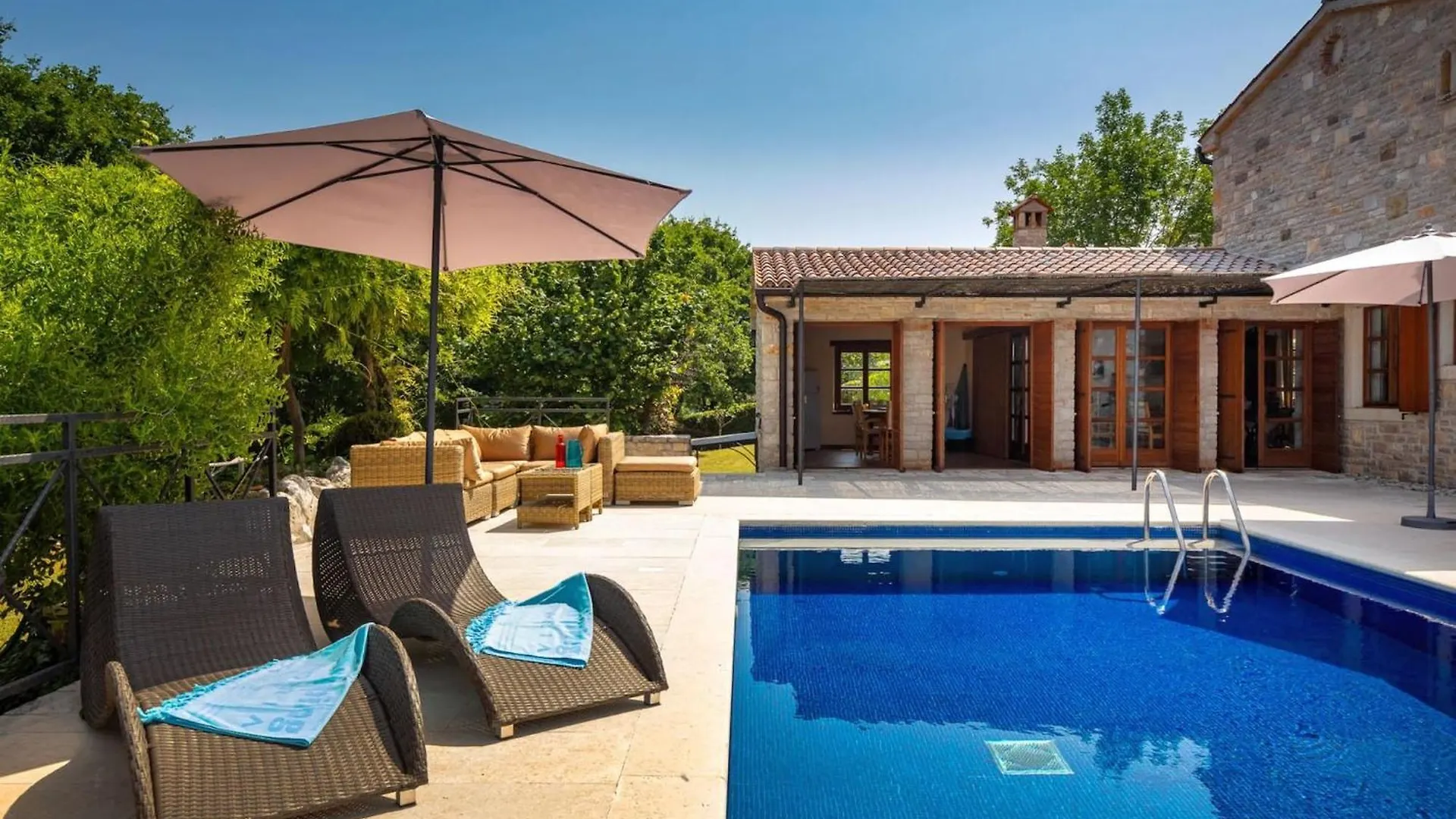 Rustic Villa Nonna Lucia With Pool In Groznjan Boskari Croatie