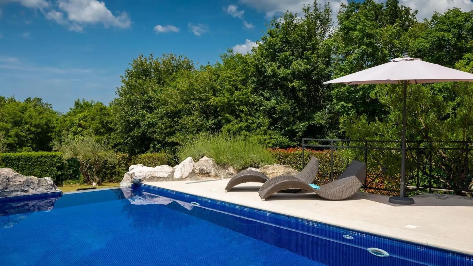 Rustic Villa Nonna Lucia With Pool In Groznjan Boskari Croatie