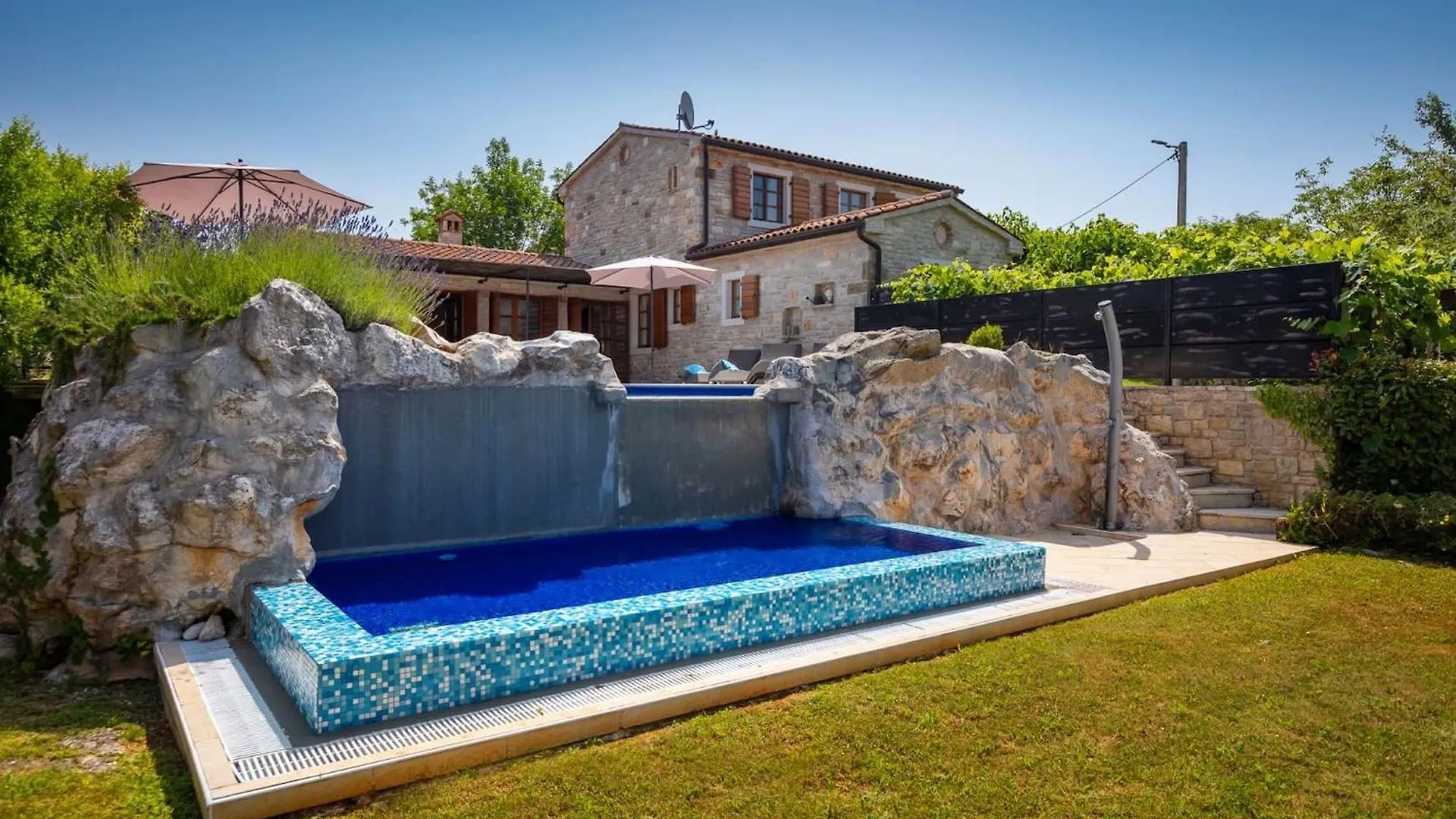 Rustic Villa Nonna Lucia With Pool In Groznjan Boskari